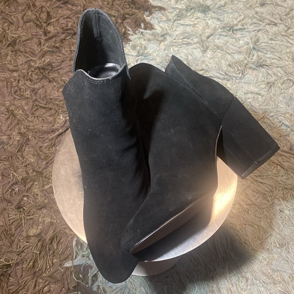 NWOT STEVE MADDEN BLACK SUEDE ROOKIE BOOTIE - Picture 12 of 16